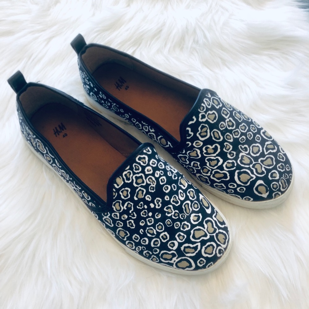 H&M Patterned Slides